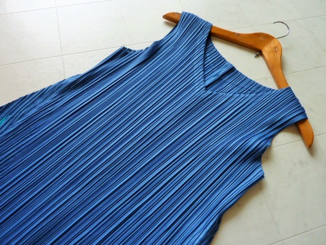 プリーツプリーズ イッセイミヤケ Pleats Please Issey Miyake ロング丈 ノースリーブワンピース ワンピース 売買されたオークション情報 Yahooの商品情報をアーカイブ公開 オークファン Aucfan Com