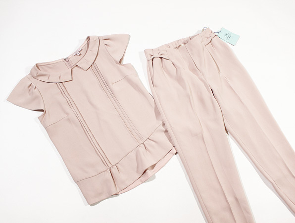 最新作，限定セール タグ付き TOCCA トッカ ブラウス パンツ スーツ ウエスト ギャザー クロップドパンツ フリル フレンチスリーブ トップス(トッカ)｜売買されたオークション情報、yahooの商品情報をアーカイブ トッカ