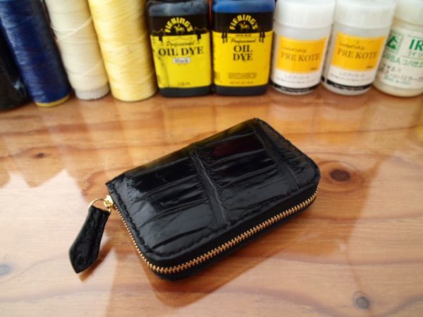 SALE，豊富な クロコダイルラウンドファスナーコインケース総手縫ブラックシャイニー黒艶有内装ヌメ革レッド赤色お札カード入れ1円売切限定(小銭入れ、コインケース)｜売買されたオークション情報、y 小銭入れ、コインケース
