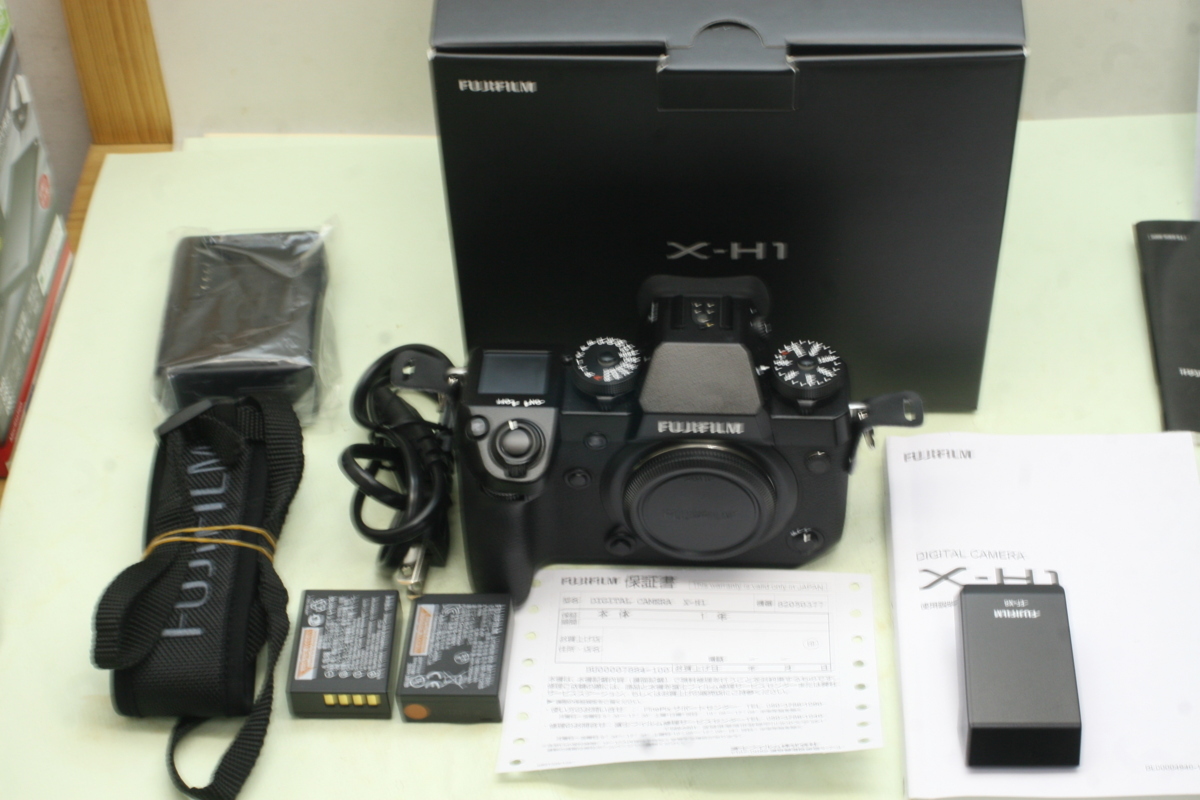 富士フイルム FUJIFILM X-H1 ボディ おまけ付き A65794691