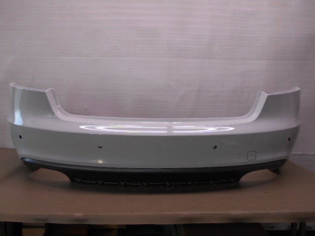 アウディ A4 8T/8T系 リアバンパー 白 ソナー穴x4 上下セット/インナー付 8T8 807 511 F 中古品[H060-BR3383]