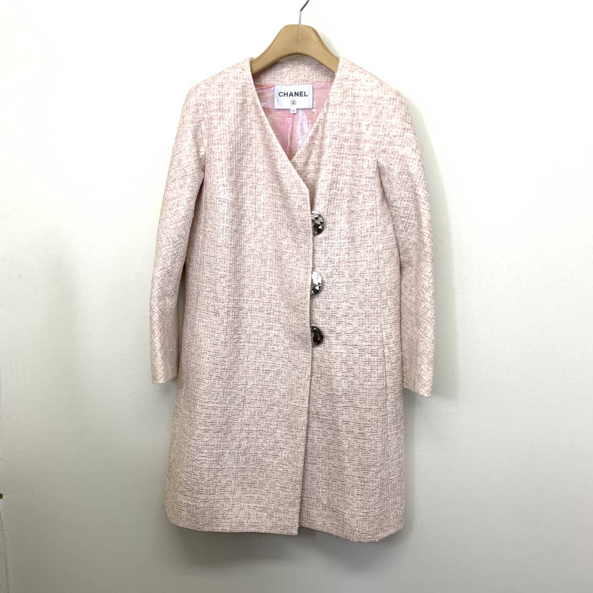 ほぼ 16年モデル ランウェイ着用 Chanel シャネル ココシャネル装飾ボタン ファンシーツイード ノーカラーコート Size 34 Mb984 34以下 売買されたオークション情報 Yahooの商品情報をアーカイブ公開 オークファン Aucfan Com