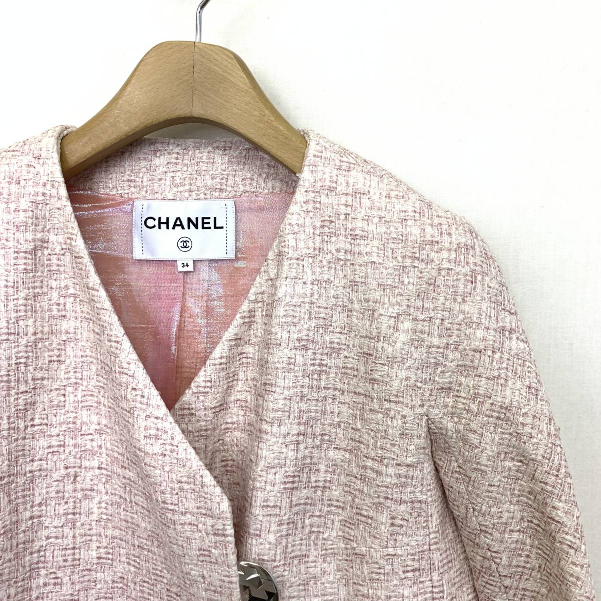 ほぼ 16年モデル ランウェイ着用 Chanel シャネル ココシャネル装飾ボタン ファンシーツイード ノーカラーコート Size 34 Mb984 34以下 売買されたオークション情報 Yahooの商品情報をアーカイブ公開 オークファン Aucfan Com