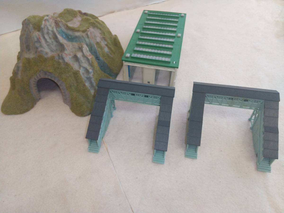 Nゲージ ジオラマ トンネル＆電車庫＆TOMIX パワーユニット 5001＆電動ポイントレールなど レール 14本など 大量セット_2