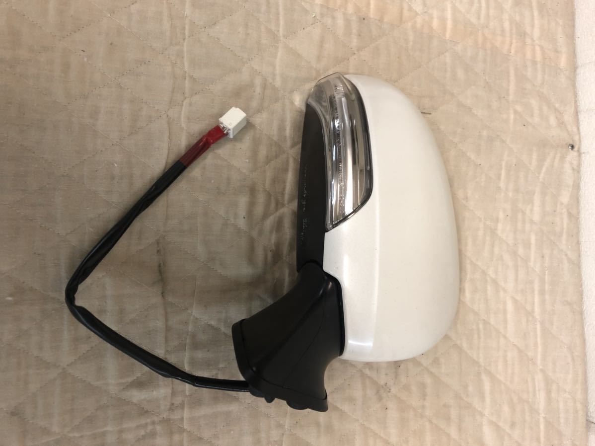 プリウス ZVW30 前期 右ドアミラー 動作確認済 プリウス ZVW30 プリウス ZVW30 前期 右ドアミラー 動作確認済 プリウス ZVW30