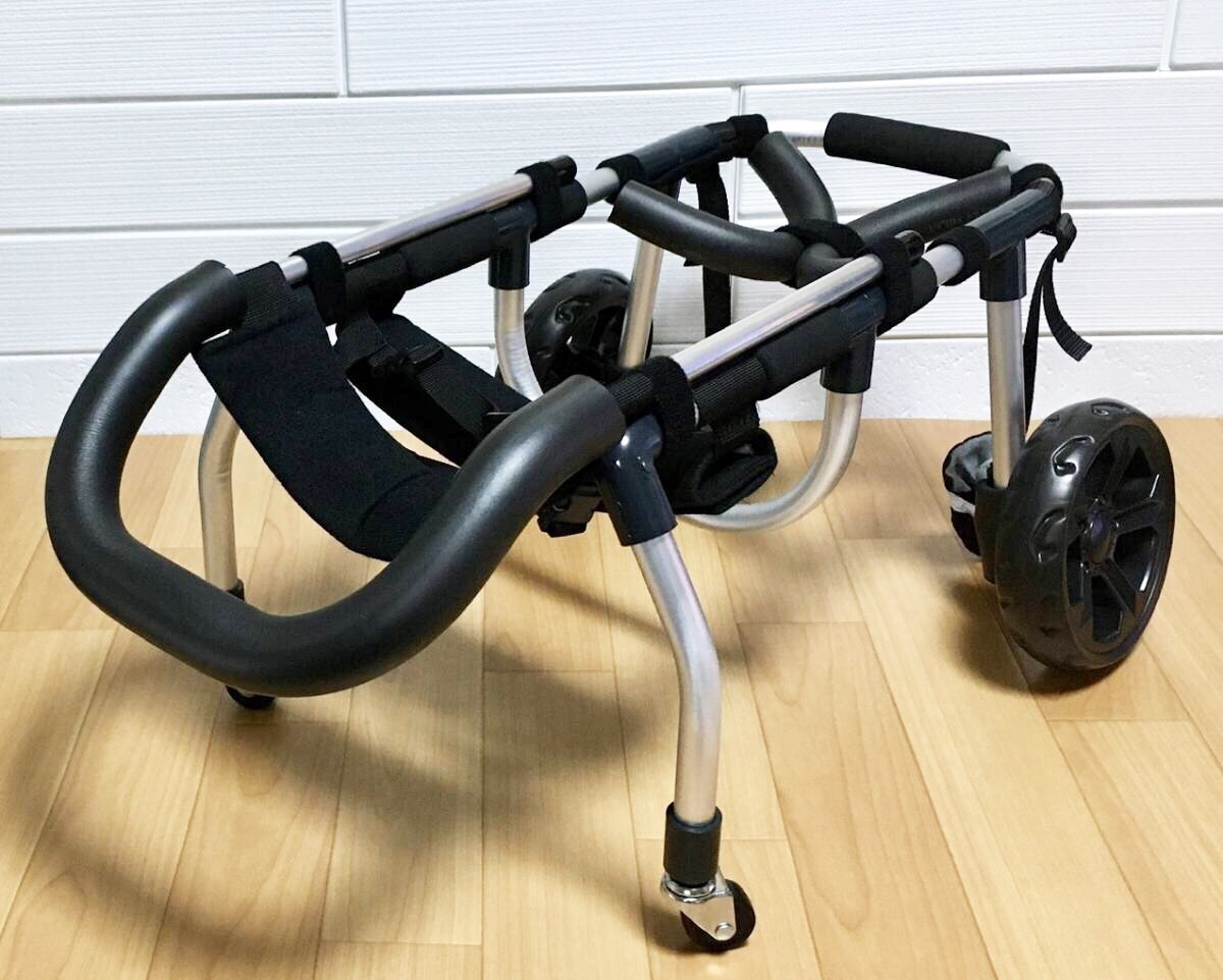 ベルトを 犬の車椅子 小型犬用4輪車いす 顎乗せ付 2 8kg位 歩行器 介護の通販 By Momobawk S Shop ラクマ します