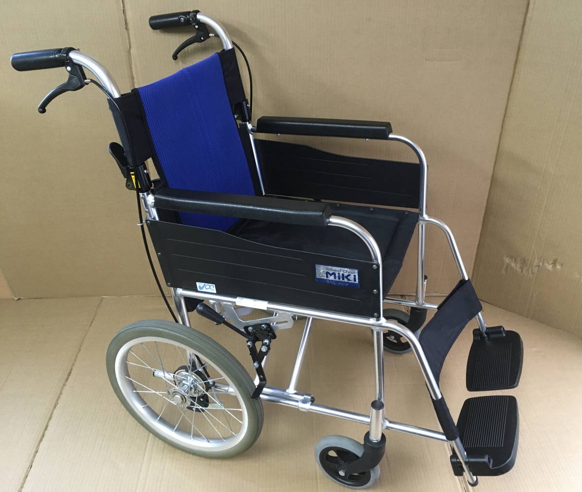 介助式車いす 標準型 BAL-2 ノーパンクタイヤ Miki 車イス 車椅子【902】