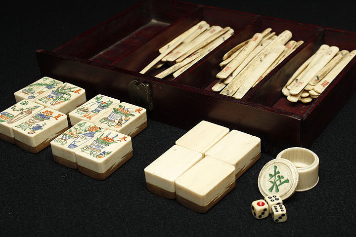 CQ198 【萬豊祥製】金具打唐木盒 背竹骨製麻将牌・背竹鹿角牌・骨面竹