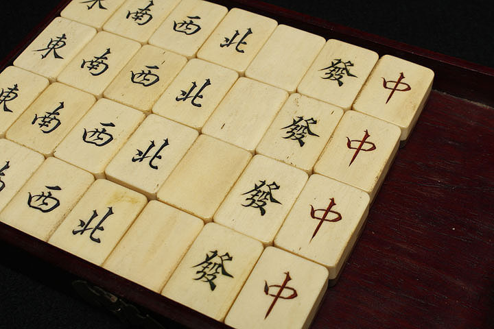 CQ198 【萬豊祥製】金具打唐木盒 背竹骨製麻将牌・背竹鹿角牌・骨面竹