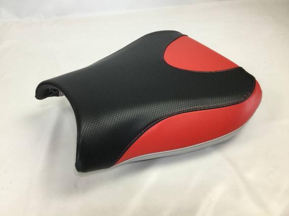 新品 送料無料 訳あり スズキ SUZUKI GSX1300R 隼 ～07 赤黒灰 カスタムシート ノンスリップ カーボン調 シート 日本製