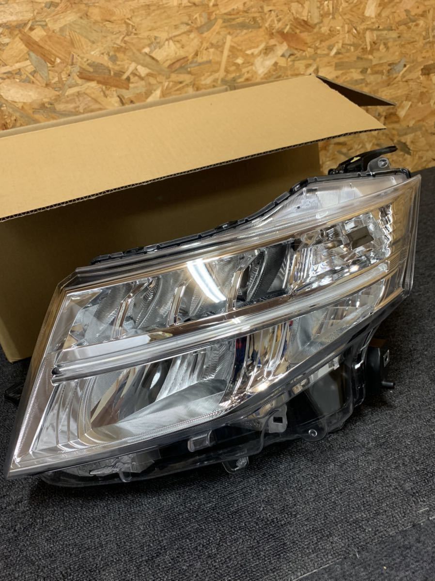 レンズ綺麗！ ルーミー カスタム M900 M900A 純正 左 LED ヘッドライト