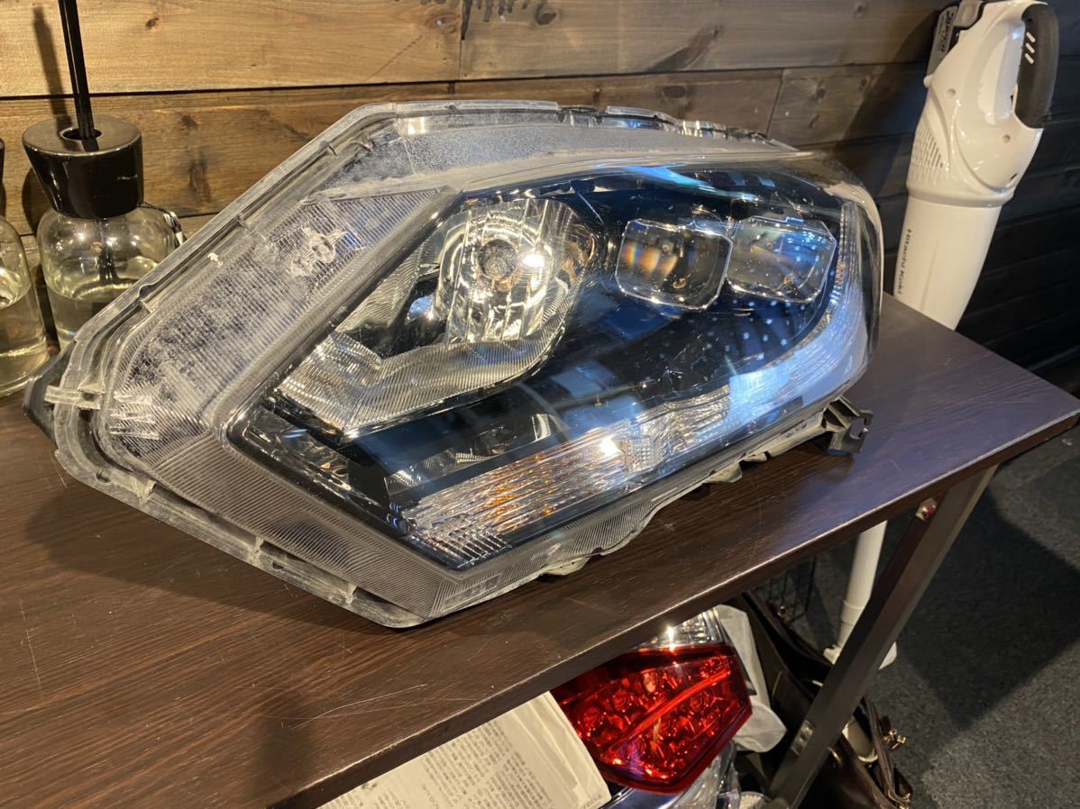 ヴェゼル RU3⁄RU4 前期 左ヘッドライト LED 100-62164 打刻：11