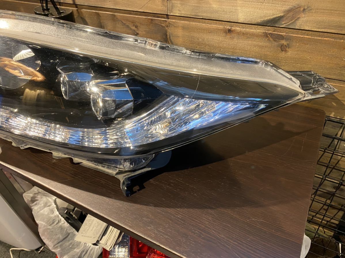 33-2364☆前期 中期 LED RU3 ヴェゼルハイブリッド☆左ヘッドライト