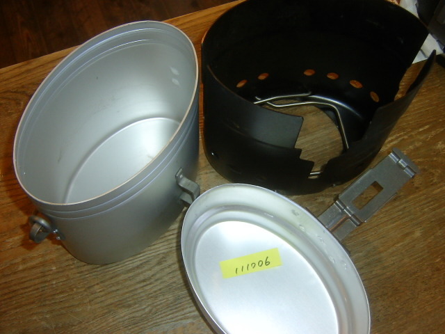 飯盒 スウェーデン アルミ飯ごう メスキット&frasl;Sweden 未使用 軍 スウェーデン軍 アルミ 実物 新品 飯盒＆アルコールバーナーセット アルミメスティン デッドストック スウェーデン軍飯盒を買っちまった おかづの遊び場 メルカリ