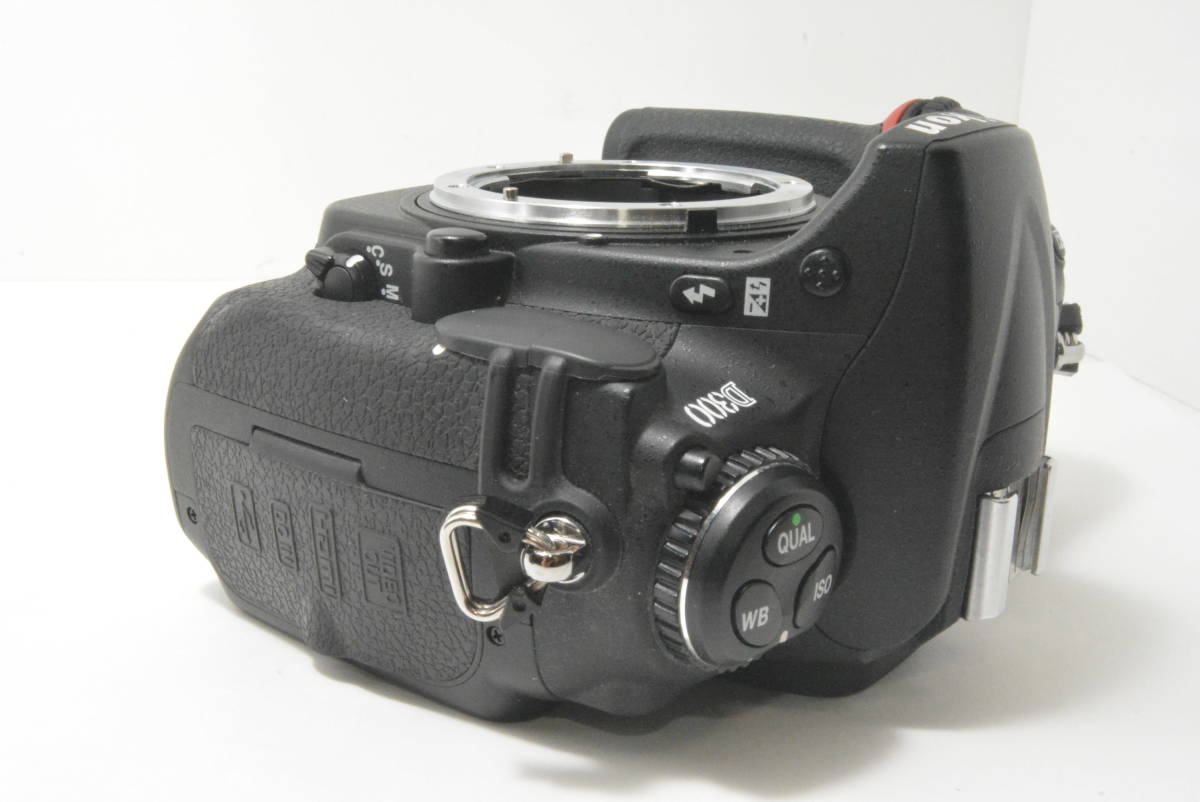 定番，限定セール ☆極上美品☆ニコン NIKON D300 ボディ