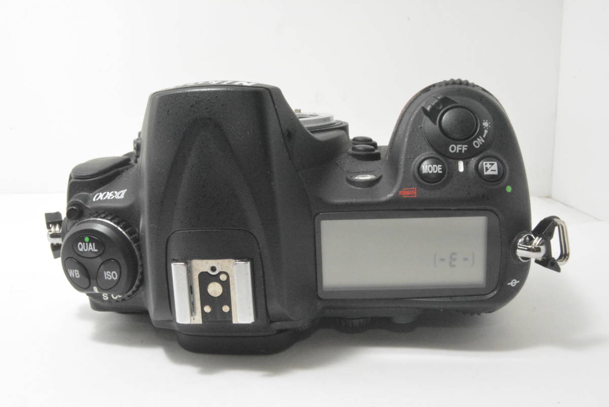 定番，限定セール ☆極上美品☆ニコン NIKON D300 ボディ