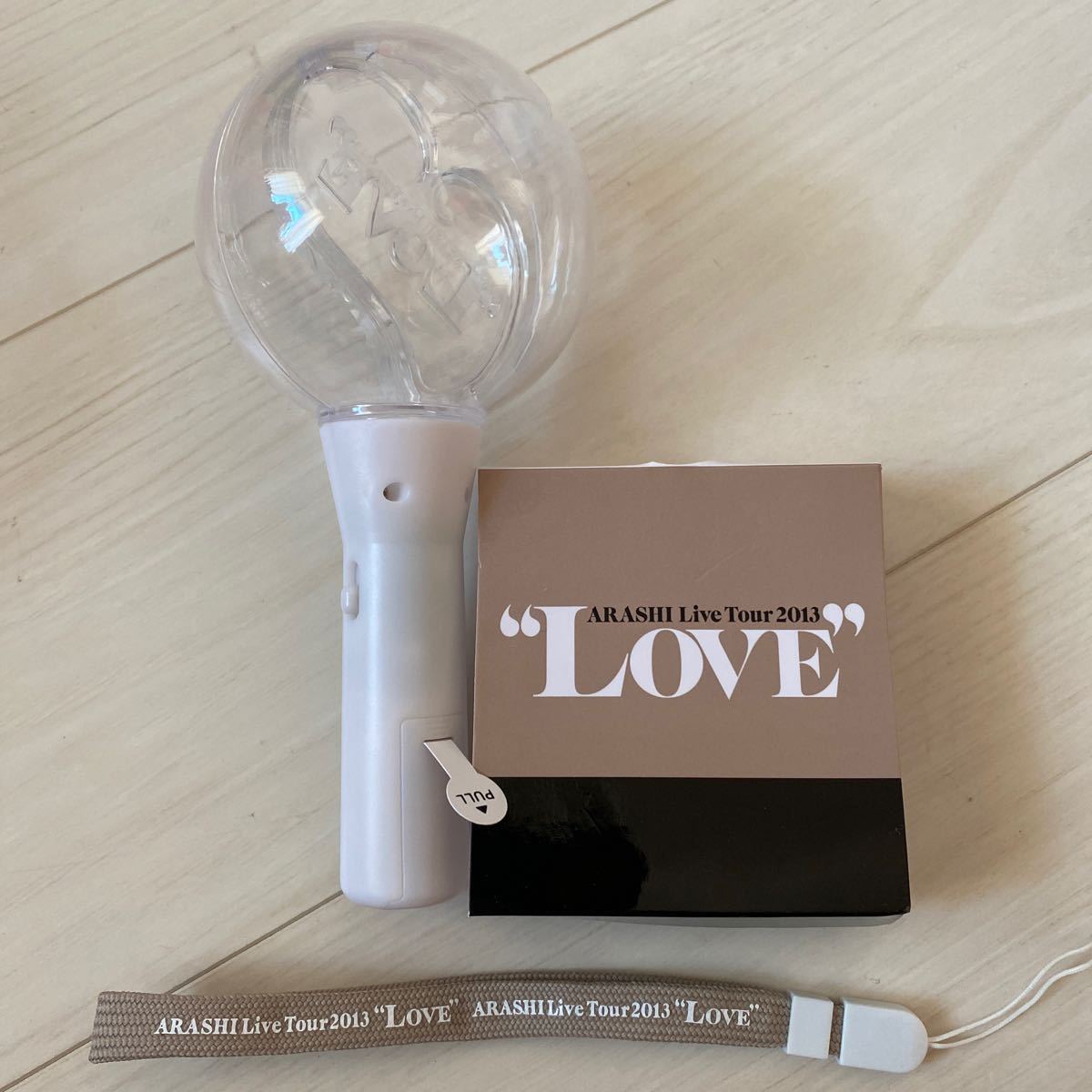 嵐 Arashi Live Tour 13 Love ペンライト 嵐 売買されたオークション情報 Yahooの商品情報をアーカイブ公開 オークファン Aucfan Com