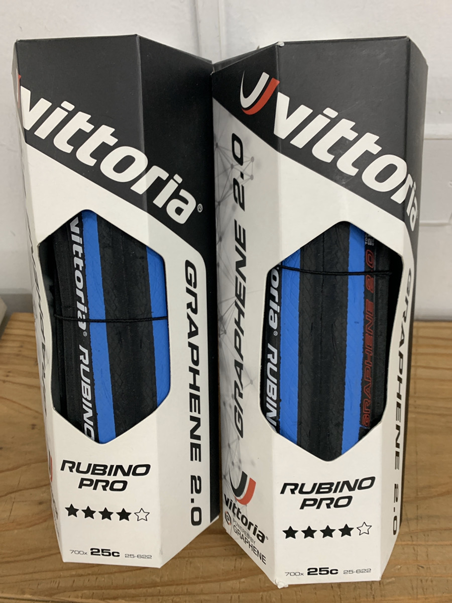 【新作入荷，新作】 2本セット Vittoria RUBINO PRO G2.0 Clincher BLK/BLUE/BLK 700&times;25c(700C（クリンチャー、WO）)｜売買されたオークション情報、yahooの商品情報をアーカイブ公開 - オークファン タイヤ