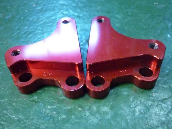 T2Racing製 フロントキャリパーサポート MC28 レッド 中古 40mm NSR250R HONDA T2Racing フロントキャリパーサポート | 販売中！！ MC18 ＭＣ21・28フロントキャリパーサポート発売開始！