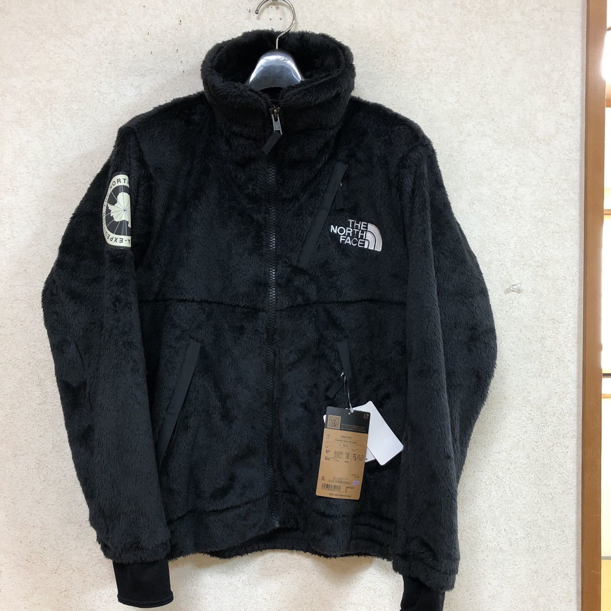  品 タグ付き ノースフェイス袖ワッペン付きフリースジャケット ブラックMサイズ(Mサイズ)｜売買されたオークション情報、yahooの商品情報をアーカイブ公開 - オークファン 男性用