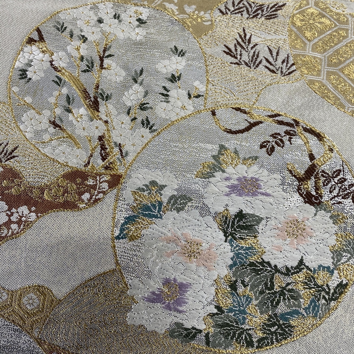 袋帯 美品 秀品 丸重四季草花図 道長取り 有職文様 箔 唐織 銀色 六通 正絹 【中古】 値引き済 ☆☆☆ 3&frasl;11 特選正絹西陣袋帯 01:59まで☆10%OFF服部織物 糸使用] 東レシルック ≪御仕立て上がり・中古美