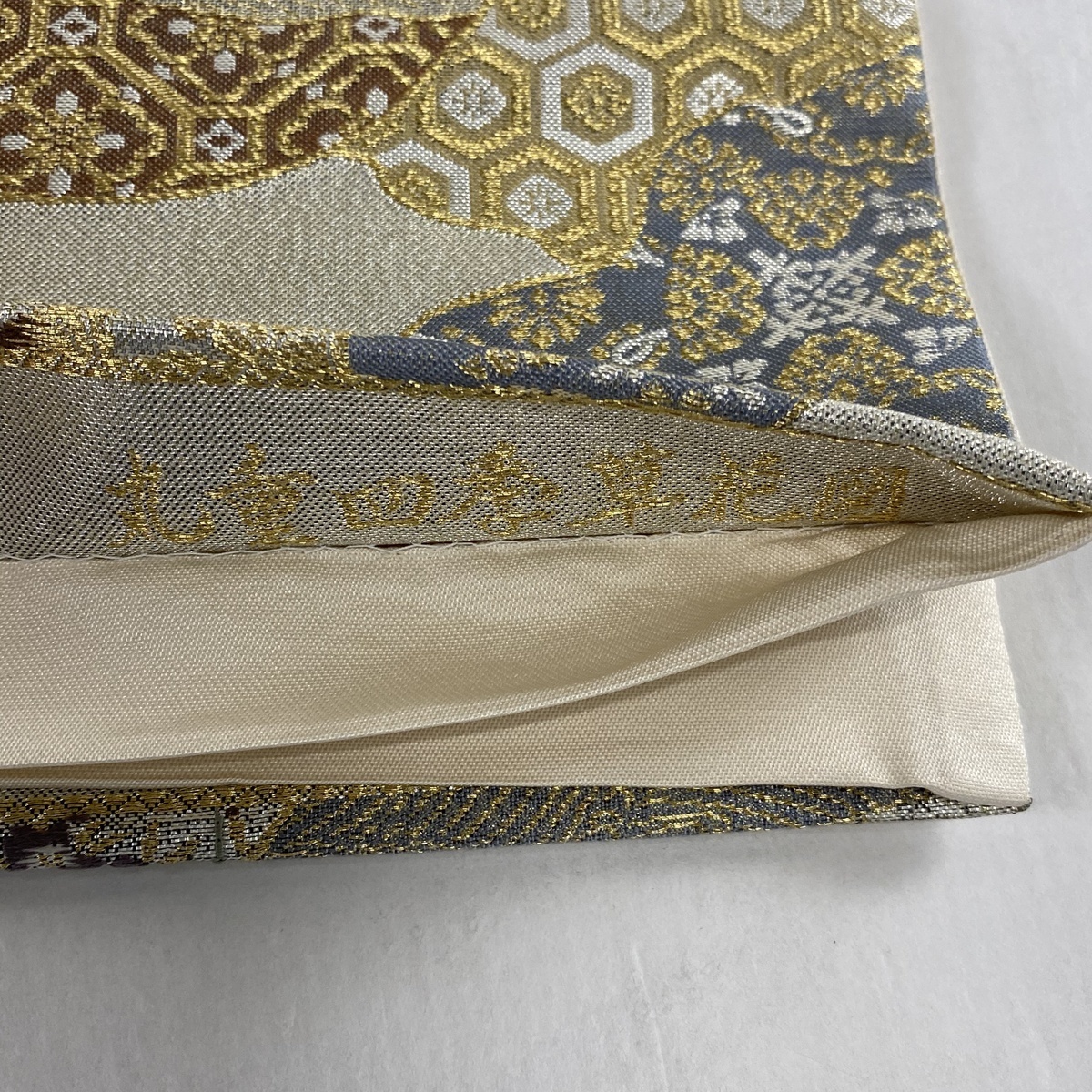 袋帯 美品 秀品 丸重四季草花図 道長取り 有職文様 箔 唐織 銀色 六通 正絹 【中古】 値引き済 ☆☆☆ 3&frasl;11 特選正絹西陣袋帯 01:59まで☆10%OFF服部織物 糸使用] 東レシルック ≪御仕立て上がり・中古美