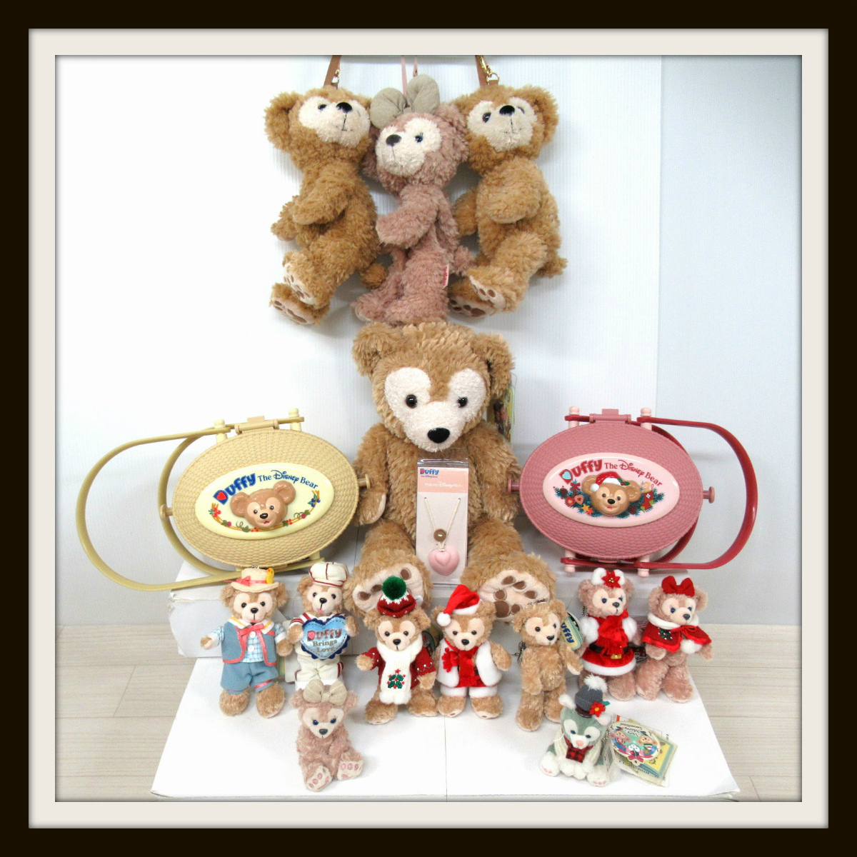 Tds ダッフィー シェリーメイ グッズセット Sサイズぬいぐるみ ぬいぐるみバッジ 初期中国製ぬいぐるみポーチ ダッフィー 売買されたオークション情報 Yahooの商品情報をアーカイブ公開 オークファン Aucfan Com