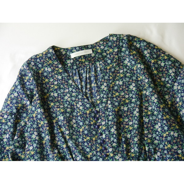 アメリカンホリック American Holic いつもの毎日がちょっと楽しくなる パッと華やぐ ロング マキシ 小花柄 ワンピース Mサイズ 売買されたオークション情報 Yahooの商品情報をアーカイブ公開 オークファン Aucfan Com