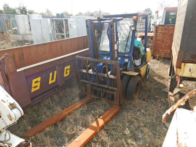 【引き取り限定】KOMATSU　コマツ　FD25C　LEO25　2.5ｔ　フォークリフト　ディーゼル　マニュアル2速　エンジン始動 OK　マスト上下 ×　