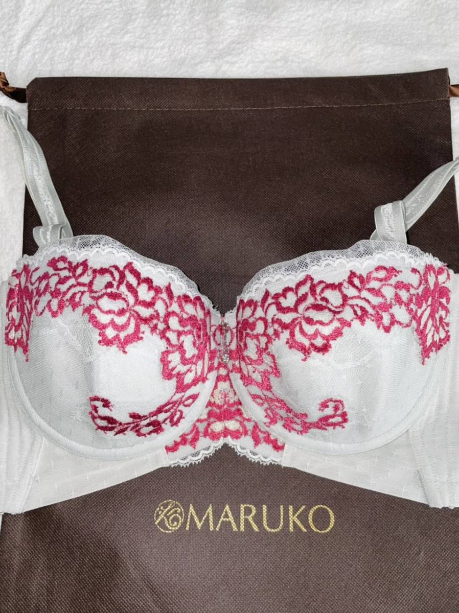 美品 マルコ デコルテ リュミエス 1/2カップブラジャー C80 シルバー 大きめ 補正下着 ブラジャー MARUKO