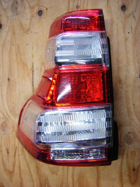トヨタ ランドクルーザープラド TRJ150/GRJ150/GDJ150 左テール ライト