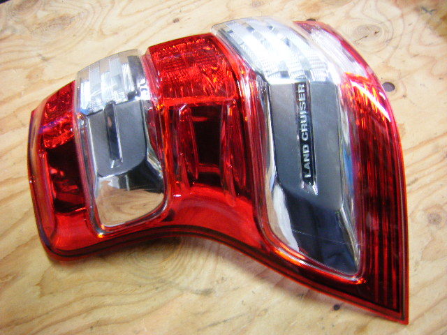 トヨタ ランドクルーザープラド TRJ150/GRJ150/GDJ150 左テール ライト