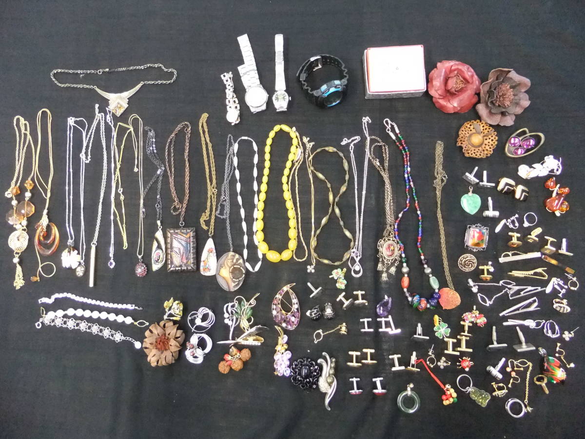 に3-109 アクセサリー 大量 まとめ 総重量 約1.1kg 時計・ブローチ