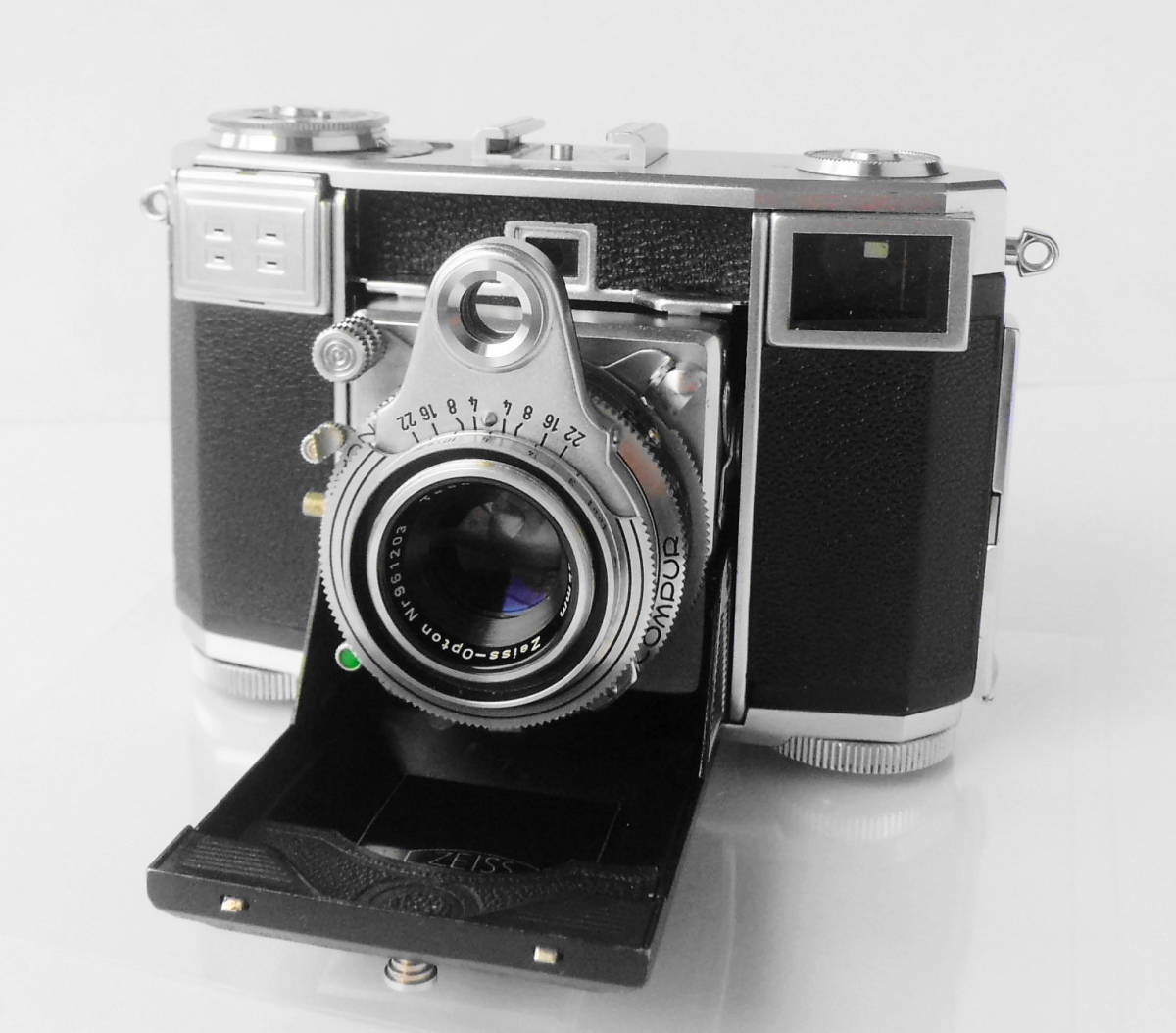 □[銀塩] ☆ ZEISS IKON コンテッサ 35 （稼働品 / 良品） Contessa
