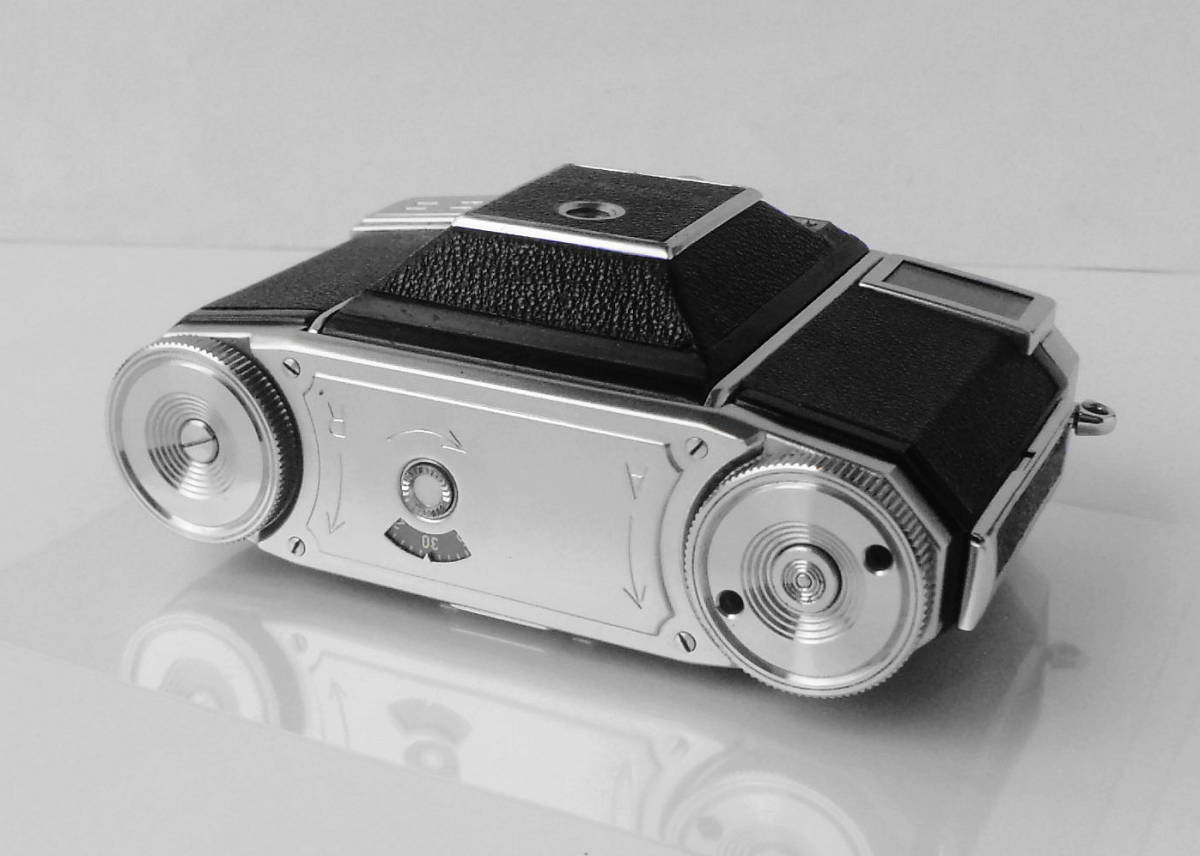□[銀塩] ☆ ZEISS IKON コンテッサ 35 （稼働品 / 良品） Contessa