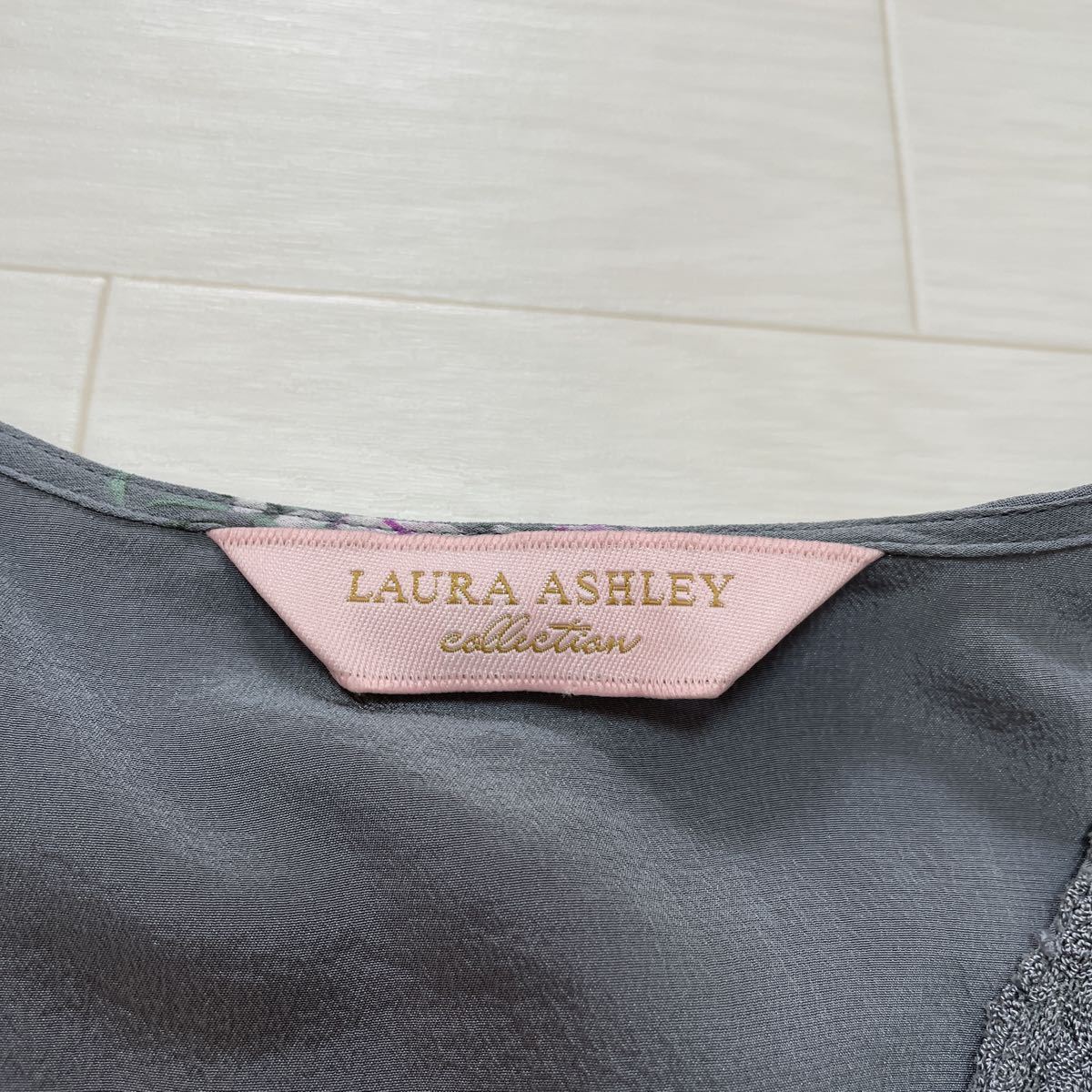 ローラアシュレイ Lauraashley ワンピース ロングワンピ シフォンワンピース リバティ 花柄 グレー系 絹 シルク サイズ9 ワンピース 売買されたオークション情報 Yahooの商品情報をアーカイブ公開 オークファン Aucfan Com