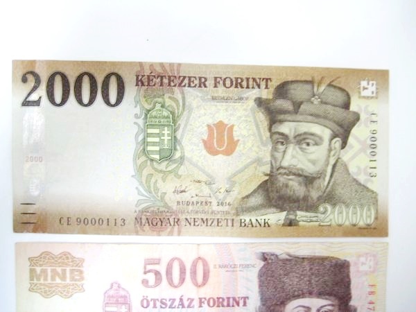 海外旧紙幣 現行 旧 紙幣 ハンガリー紙幣 2500ハンガリーフォリント分 計2枚 外国旧紙幣 お安くどうぞ 世界 売買されたオークション情報 Yahooの商品情報をアーカイブ公開 オークファン Aucfan Com