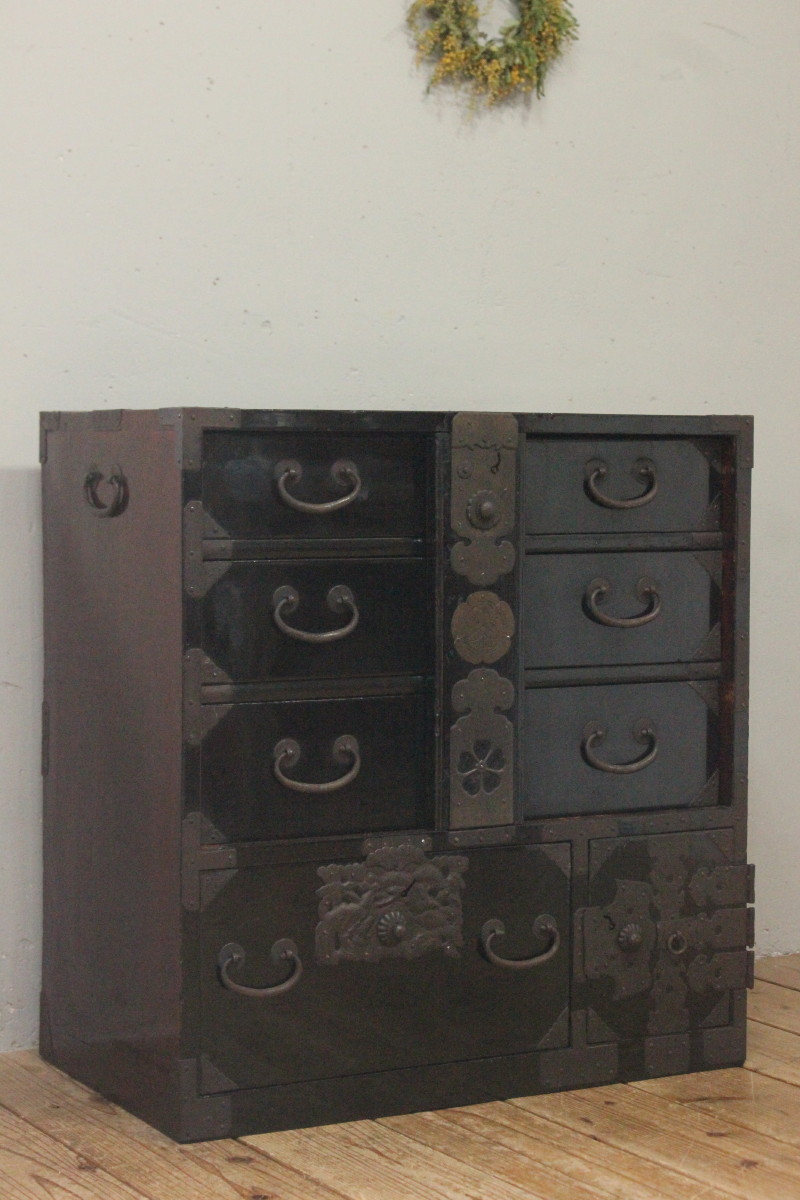 T501　庄内小箪笥/打ち出し金具/古家具/閂箪笥/鍵付き/アンティーク/古道具/収納/時代箪笥/庄内箪笥/45124