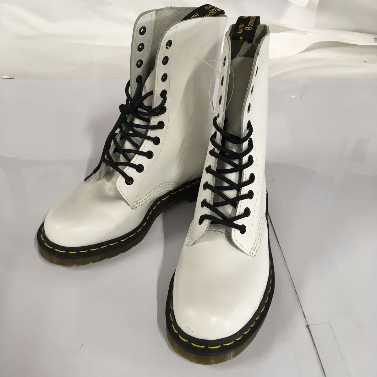 Ab4622 Q10 Es Dr Martens ドクターマーチン Uk8サイズ メンズ ブーツ 靴 汚れ有 展示品 シューズ Uk8 売買されたオークション情報 Yahooの商品情報をアーカイブ公開 オークファン Aucfan Com