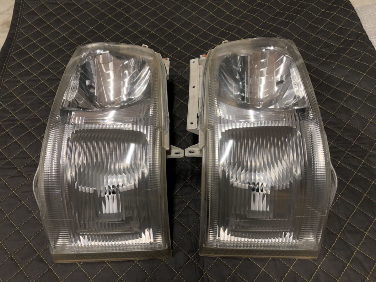 中古 レベライザー付き 200系 ハイエース トヨタ 純正 ヘッドランプ