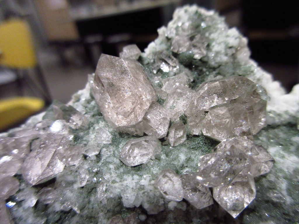 外国産鉱物標本　スイス産　クォーツ(水晶)