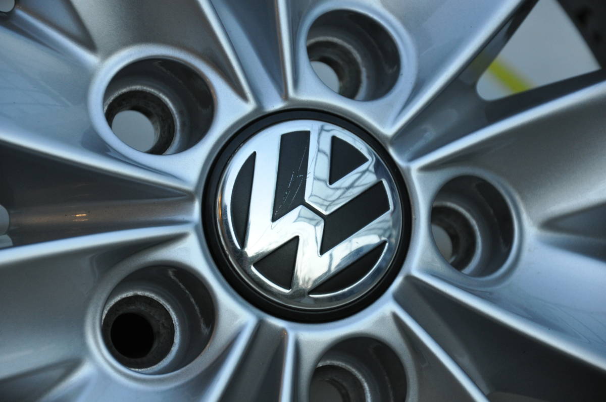 VW フォルクスワーゲン ゴルフ純正 純正 - Volkswagen(タイヤ・ホイールセット)のフリマアイテム一覧 アルミホイール 17インチ ゴルフ6純正 タイヤ付 GOLF ゴルフ 4本セット お買い得,お得 付き VWゴルフのタイヤサイズ早見表!おすすめタイヤ6選の価格相場も