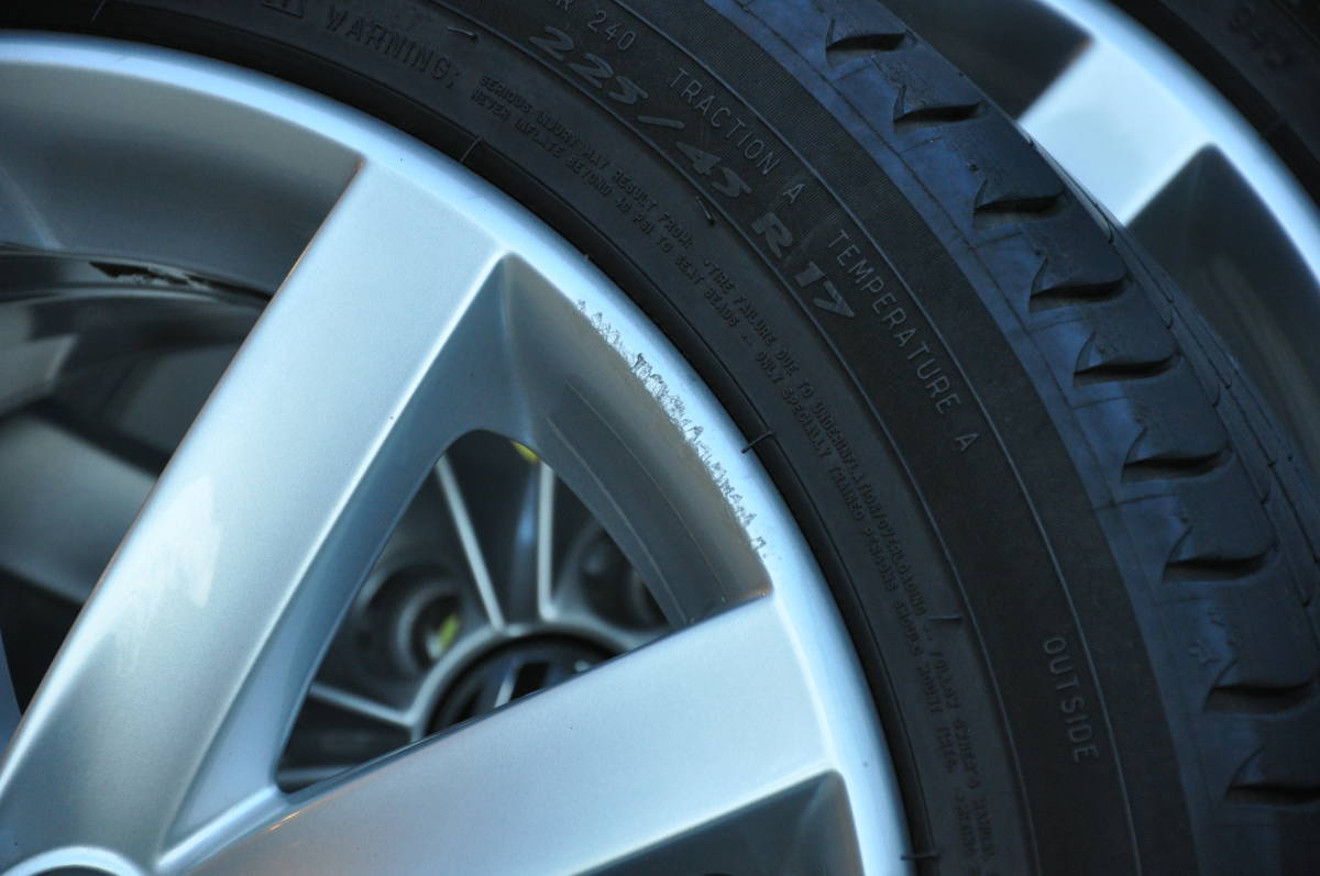 VW フォルクスワーゲン ゴルフ純正 純正 - Volkswagen(タイヤ・ホイールセット)のフリマアイテム一覧 アルミホイール 17インチ ゴルフ6純正 タイヤ付 GOLF ゴルフ 4本セット お買い得,お得 付き VWゴルフのタイヤサイズ早見表!おすすめタイヤ6選の価格相場も