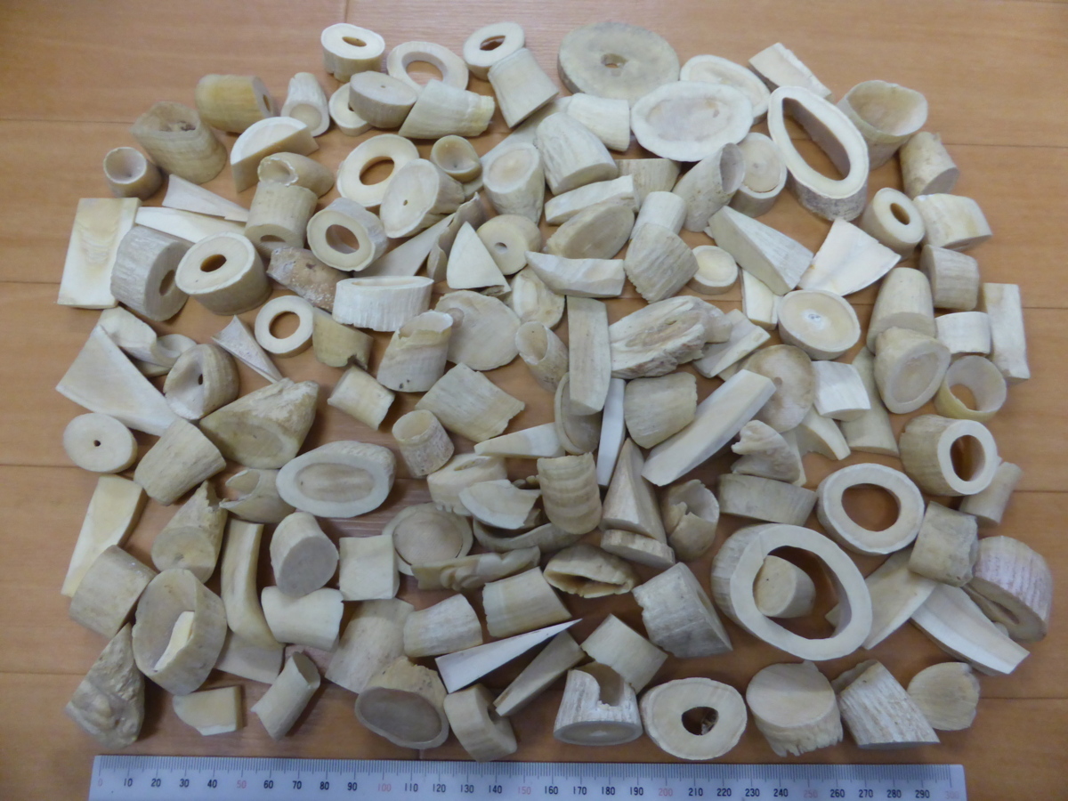 E0360 早川巍一郎 鹿に人物 ブロンズレリーフ 額装