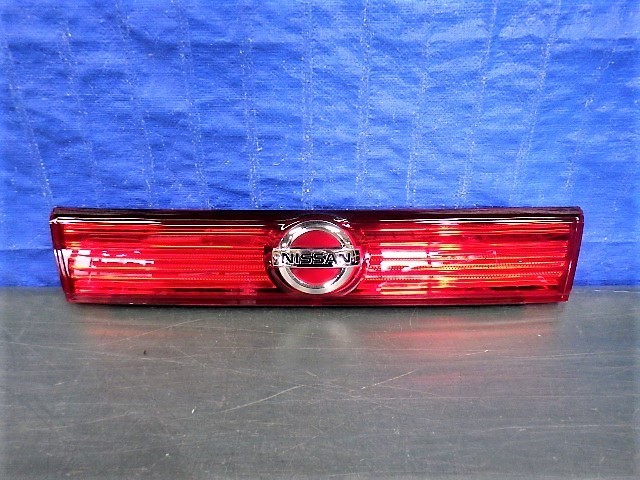 K064　エルグランド　E52　テール　センター　P8504　美品