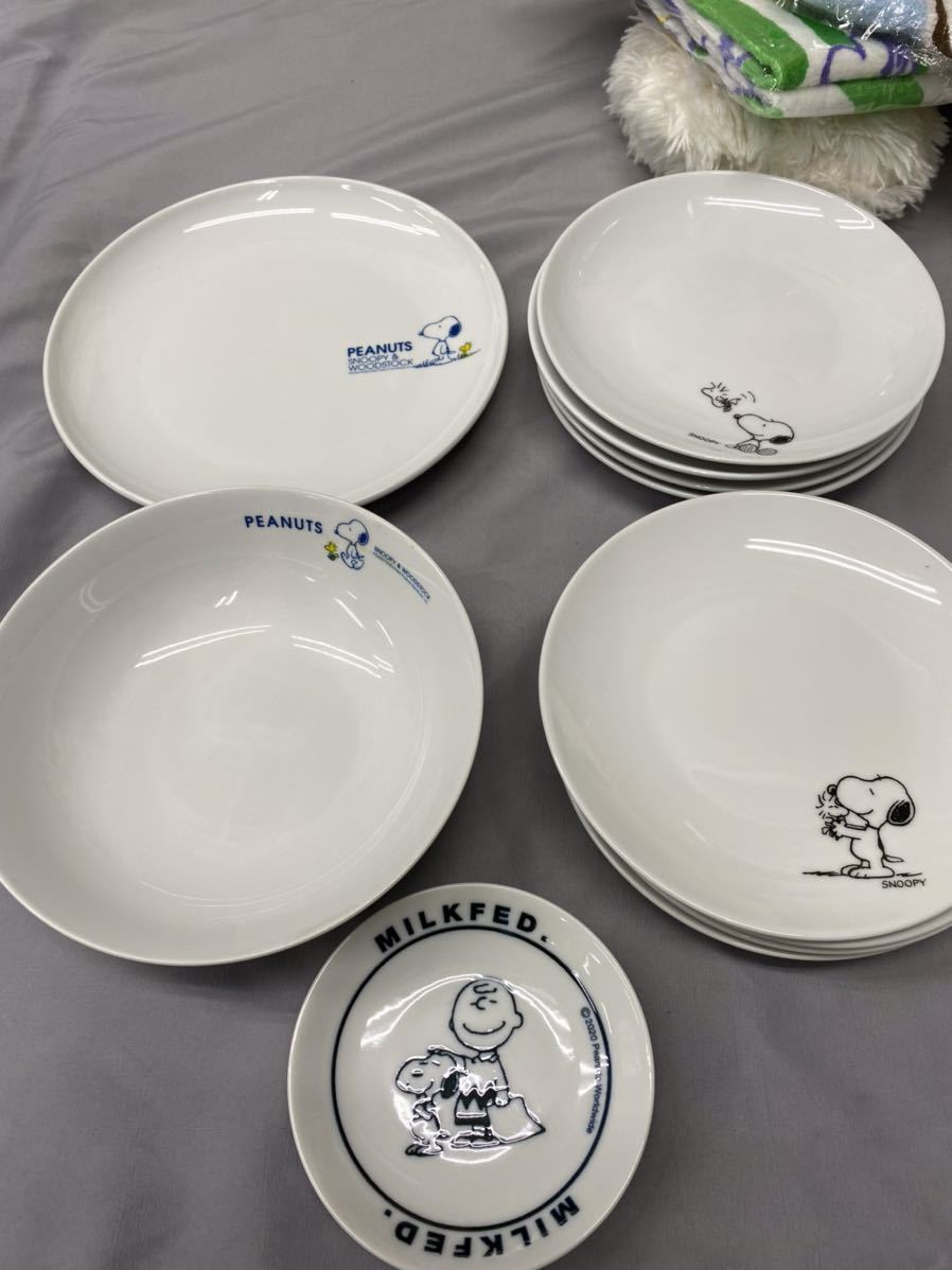 Snoopy スヌーピーグッズ 約8 5kg まとめて Peanuts 雑貨 食器 マグ ポーチ ミニトート ぬいぐるみ 財布 パジャマ等 コレクション スヌーピー 売買されたオークション情報 Yahooの商品情報をアーカイブ公開 オークファン Aucfan Com