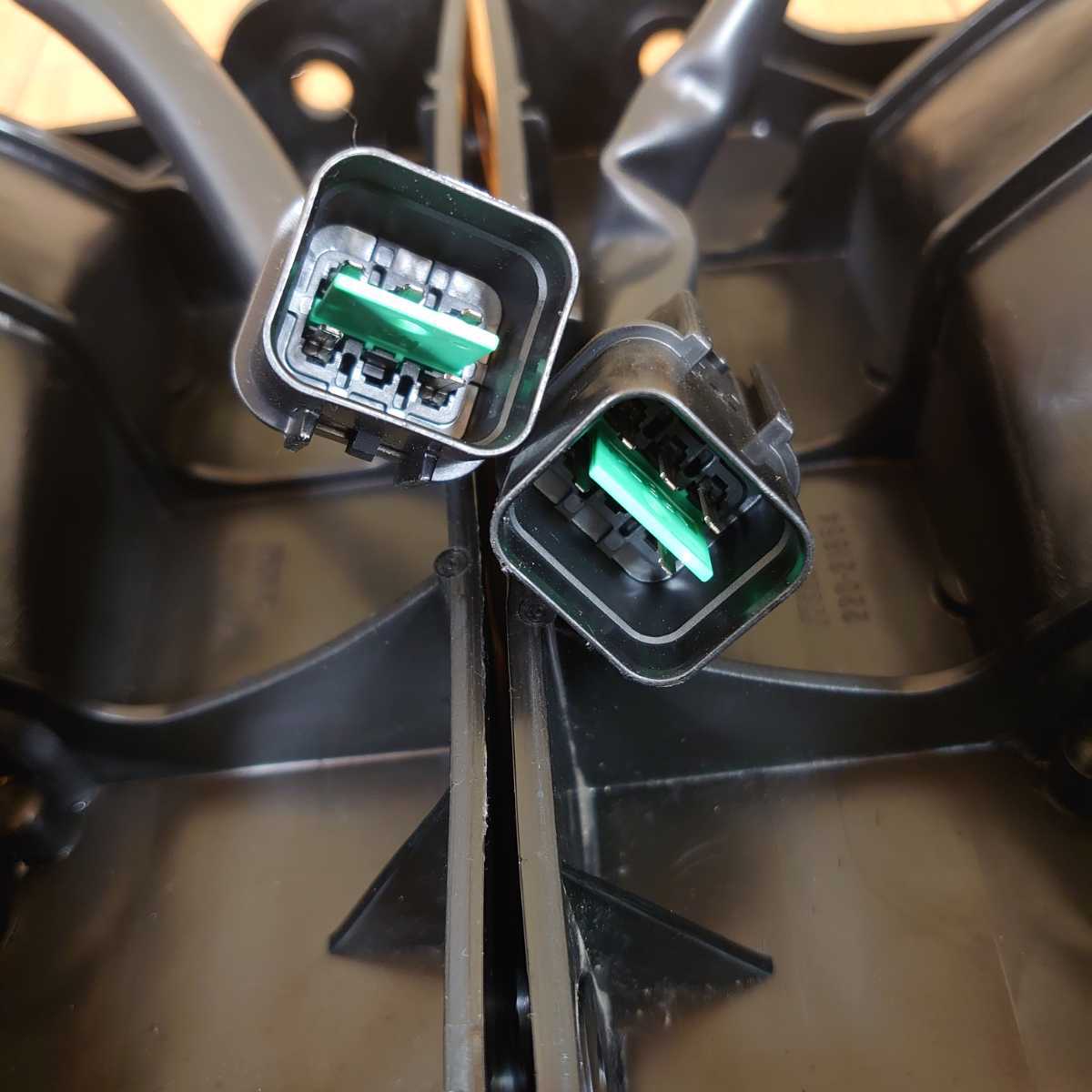 大型トラック テールランプ スーパーグレード 三菱 左右セット 新車外し 純正 ファッションなデザイン 三菱