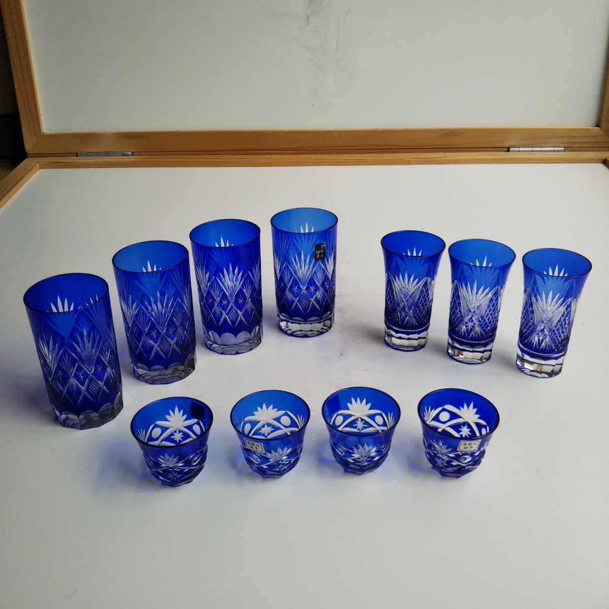 大人気，お買い得 ／色被せ 切子グラス 青 タンブラー 一口ビール ぐい呑み 11点 酒器 切子硝子 カットガラス(その他)｜売買されたオークション情報、yahooの商品情報をアーカイブ公開 - オークファン その他