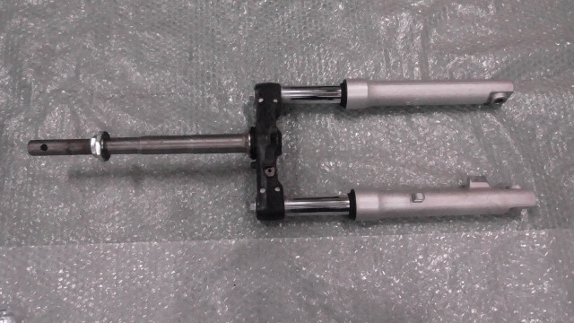 ベンリィ AA03-1008xxx の フロントフォーク *1623979793 中古