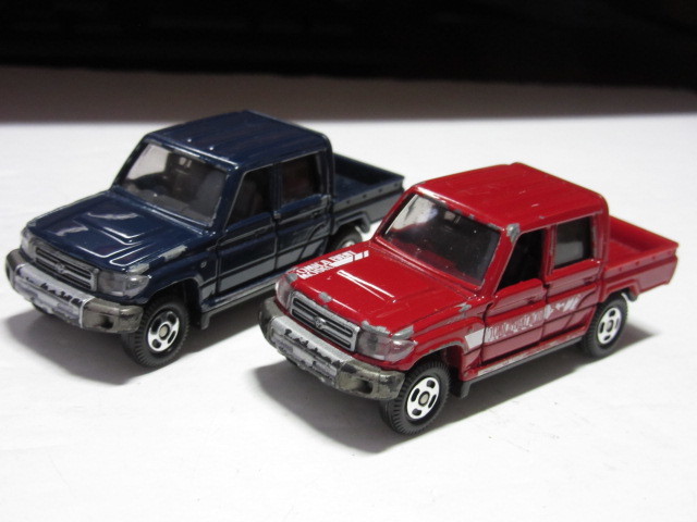 トミカ トヨタ ランドクルーザー70ピックアップトラック トミカ博他2台セット 赤色 紺色 乗用車 売買されたオークション情報 Yahooの商品情報をアーカイブ公開 オークファン Aucfan Com